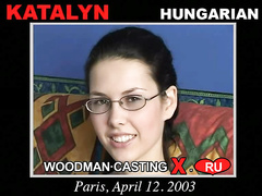 Затрахал сучку в очко и выдавил сперму из презика в рот