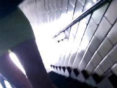 Постарался запалить сочную голую киску под юбкой