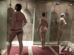 Телки моя свои головы сплетничают и делятся секретами